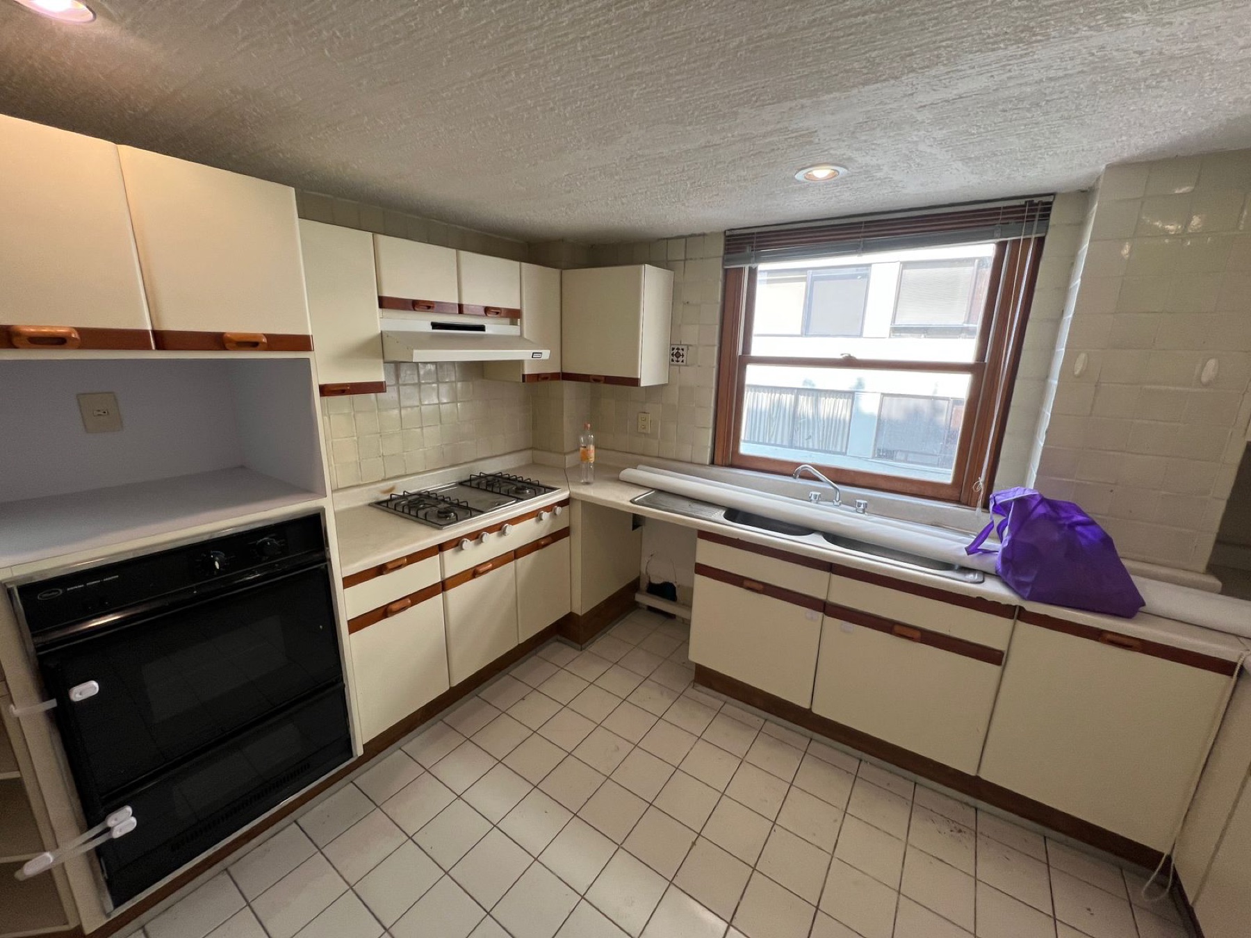 Estado original de la cocina antes de la remodelación